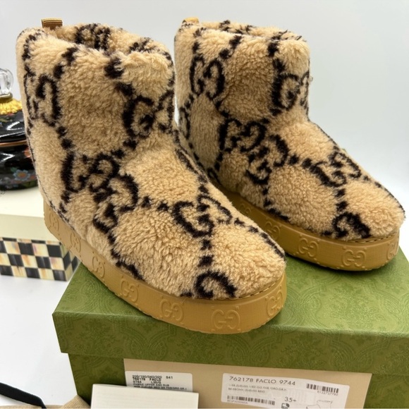 Women’s Gucci shearling ankle boot size 35.5 made in Italy - Picture 1 of 11